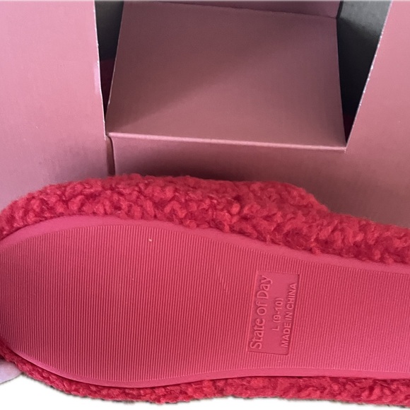 Red Slippers - Picture 4 of 4